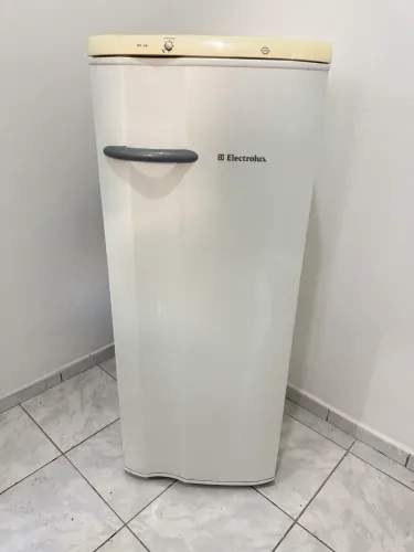 Vendo Geladeira Eletrolux