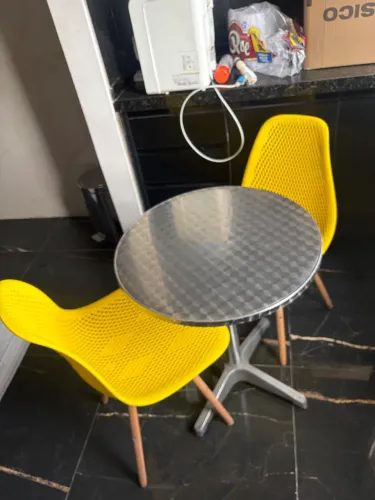 Mesa com cadeiras