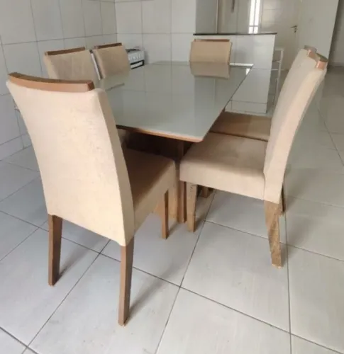 Mesa de Jantar com 6 Cadeiras Estofadas - Oportunidade!