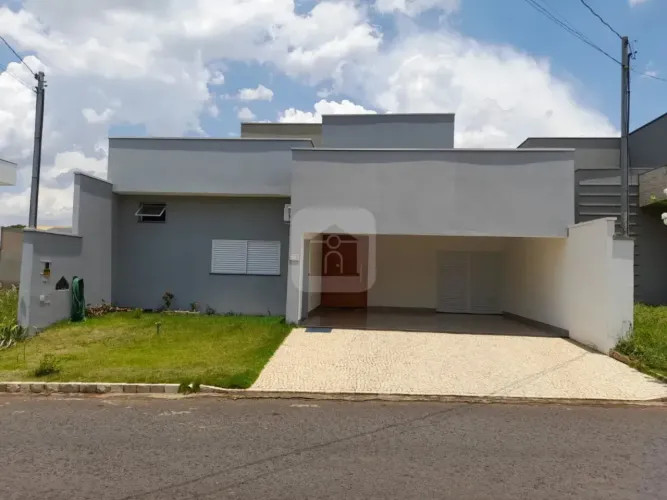 Casa a Venda no Bairro Minas Gerais condomínio Jardim Umuarama.