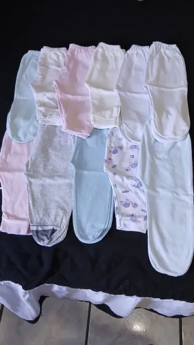 Roupas de BB menina 117 peças e uma banheira