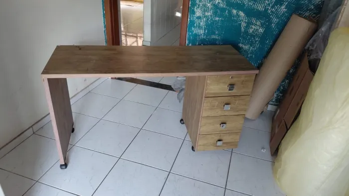 OPORTUNIDADE! Mesa Linda e Conservada - R$ 250