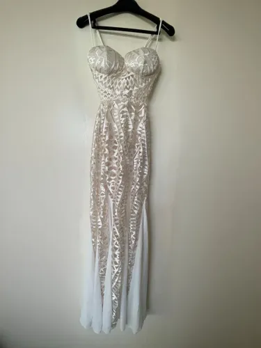 Vestido Longo Off White Bordado de Festa Tam P