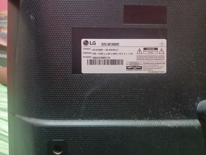 Vende-se TV 32 polegas funcionando tudo ta sem a fonte ou troca.por celular