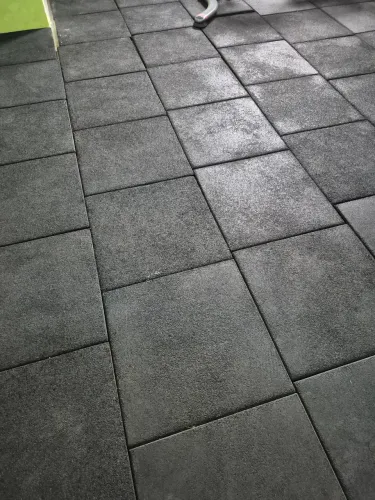Placa de piso emborrachado 50x50 com 25mm de altura