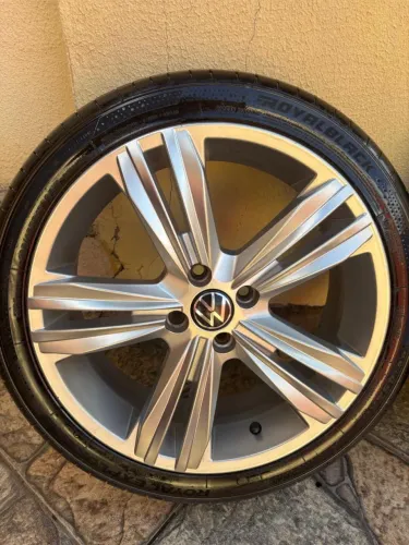 Roda Original Volkswagen Aro 17 com Pneu 195/45R17 