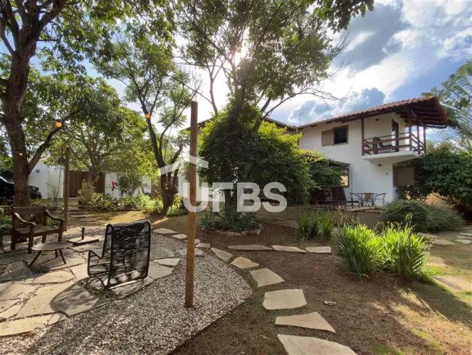 CHARMOSA RESIDÊNCIA À VENDA EM PIRENÓPOLIS