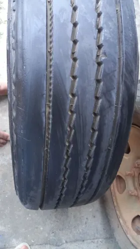 Pneu 31x10 50 r15 remoldado em excelente estado