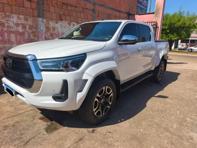 Toyota Hilux CD SRX Plus 4X4 2.8 TDI Die. Aut. 2025