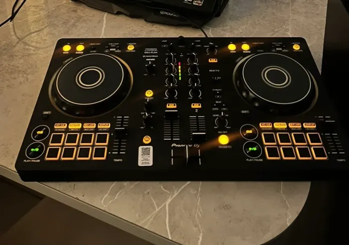Controladora Flx4 dourada 
