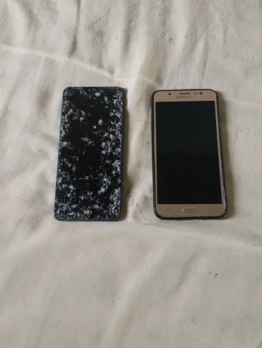 Vendo ou troco 2 celulares pra concerto 