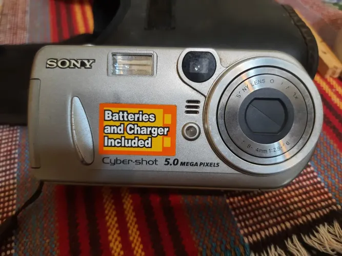 Câmera digital Sony DSC-P92 - única na olx