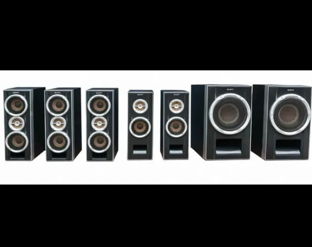 Caixas de som de um Home Theater Sony Genezi