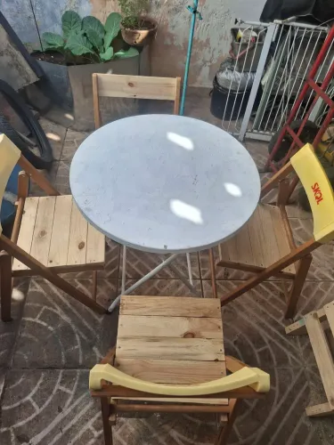 Mesa e cadeiras 