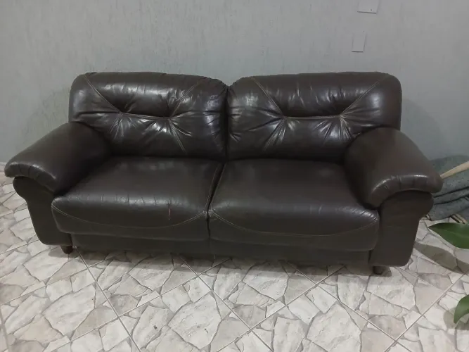 Sofá de Couro Marrom