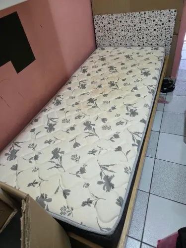 Vendo cama + colchão de solteiro