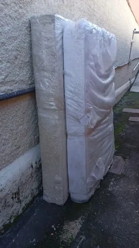 Cama box com colchão de casal em bom estado.