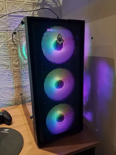 PC RYZEN 7 5700G, 24 GB DE RAM, SSD NVME 512 GB, PLACA DE VÍDEO RX 7600, FONTR MSI MAG 630