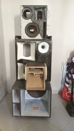 Base de som automotivo 