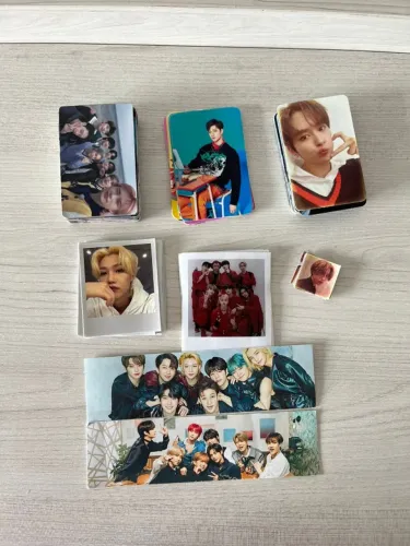 Vendo itens coleção BTS, Stray kids, funkos, K-pop, Jin, Persona, cards, fotos, Arm Bomb,