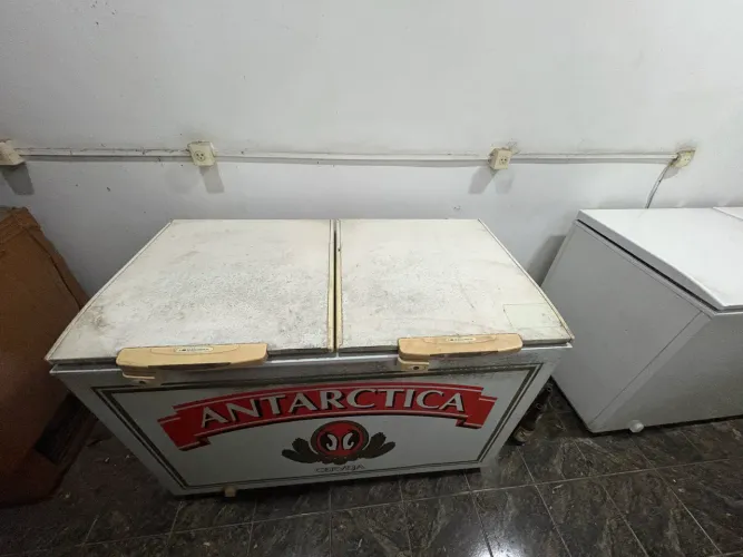 Freezer Antártica clássico produzido pela fricon