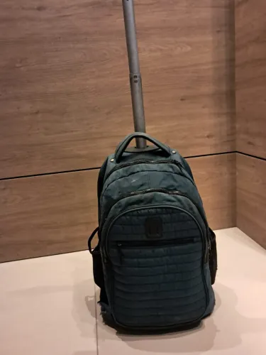 Mochila estudantil Bem resistente