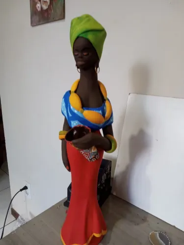 Peça africana em gesso 