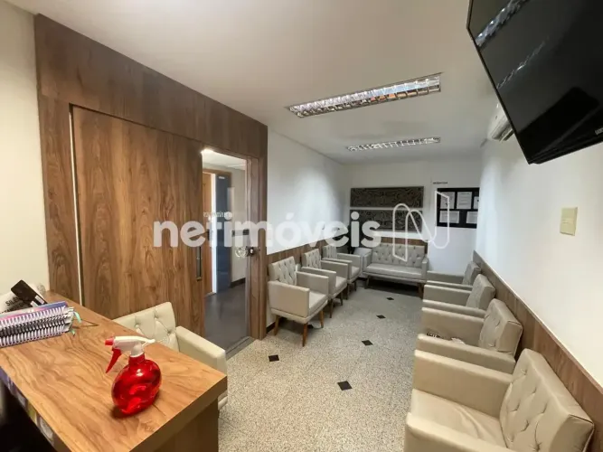 CONJUNTO DE 3 SALAS COMERCIAIS REFORMADAS EM LOCALIZAÇÃO PRIVILEGIADA EM SANTA LÚCIA