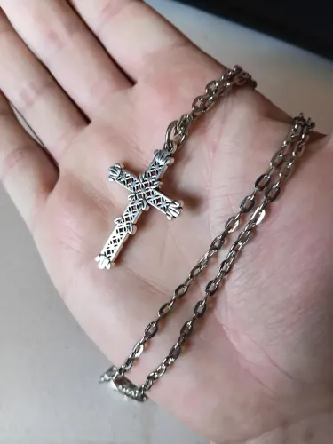 Crucifixo Estilo Bizantino (Medieval). NOVO. 60 cm e 4 mm. Aço com banho de ródio.