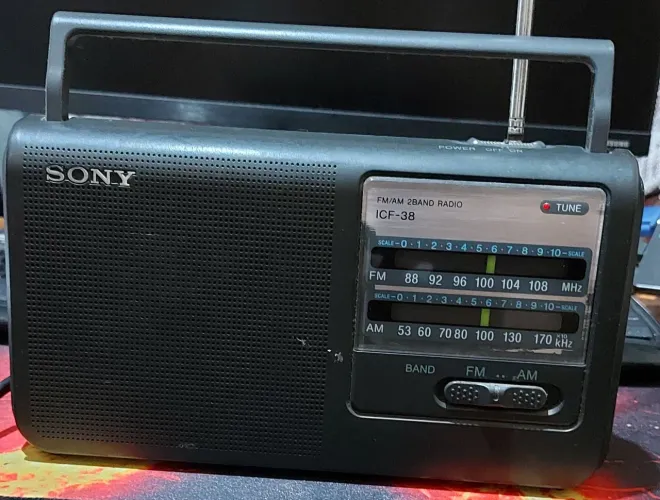 Rádio Sony ICF-38 AM/FM em perfeito estado de conservação
