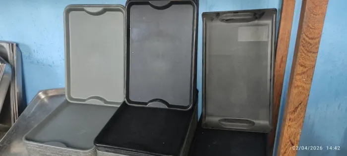 Bandejas fast food polietileno três modelos"LEIA TUDO"