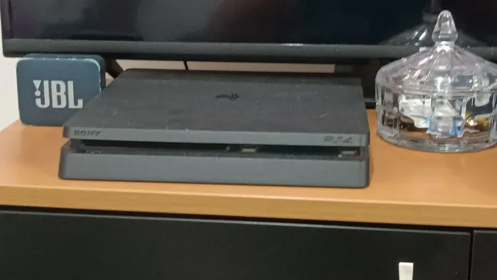 PS4 SLIM COM JOGOS E CONTROLES