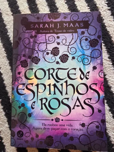 Vendo: ACOTAR - A Corte de Espinhos e Rosas