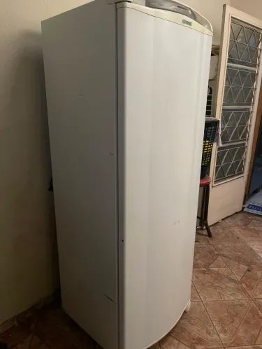 Vendo geladeira e fogão em perfeito estado de conservação e funcionando perfeitamente
