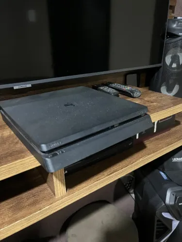 Ps4,1 TB,2jogos,Manete original,pouco usado