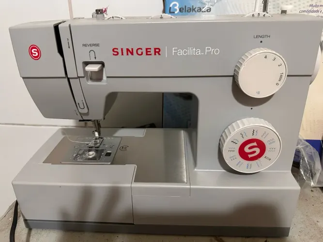 Máquina de costura Singer