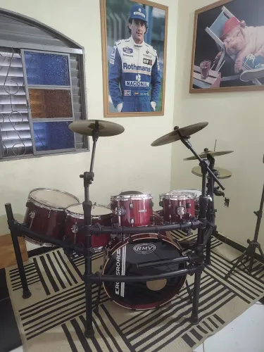 Bateria RMV Cross Road, vinho. Nova/sem Rack 