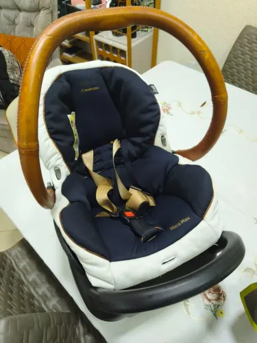 Bebê conforto com base para automóvel