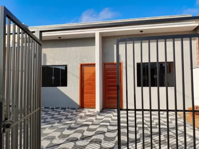 Casa nova com 2 dormitórios sendo 1 suíte, quintal. Jd. Santa Marta. Aceita financiamento.