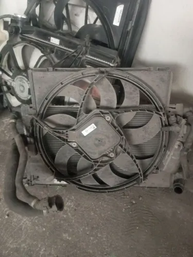 Kit radiador ventoinha mangueiras e trocador de calor BMW 320i 2016