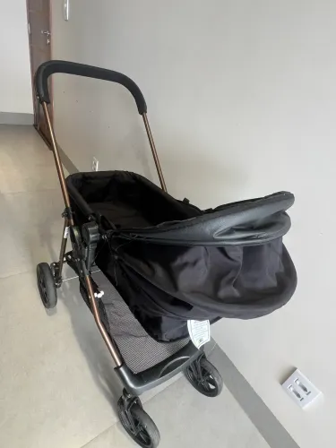 Kit berço e carrinho de bebê novíssimo !