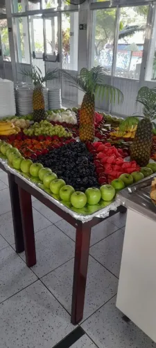 Vendo 1 mesa de vidro com 6 cadeiras