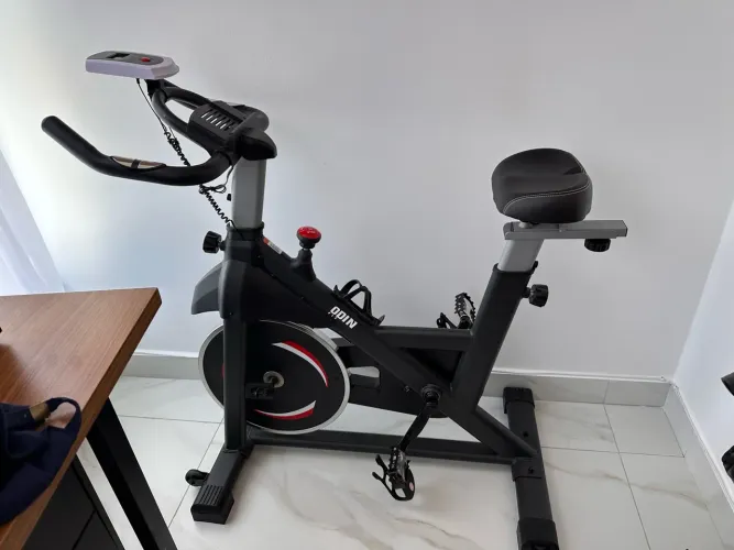 Bicicleta Spinning Ergométrica Odin com Painel Digital - Pouco Uso