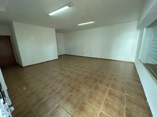Galeria para aluguel com 44 metros quadrados em Santa Genoveva - Goiânia - GO