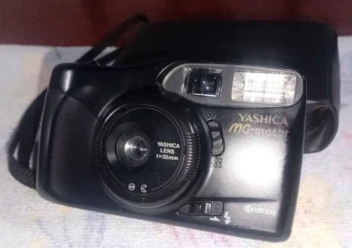 Câmera Fotográfica Yashica - Motor - Lente 35 MM