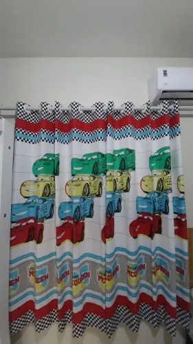 Vende-se cortina infantil estampa Relâmpago Mcqueen