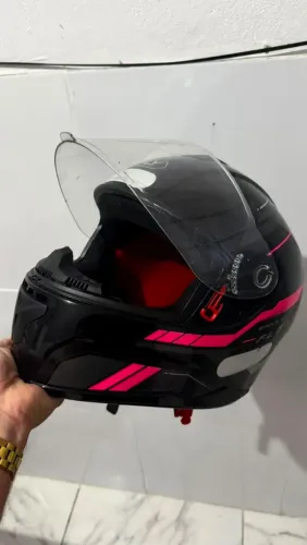 Capacete seminovo 6 meses de uso, tamanho 58