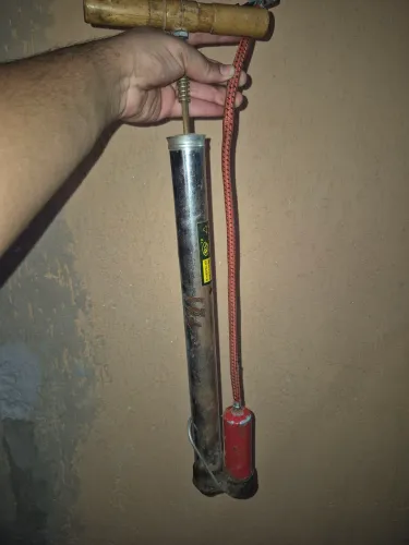 Bomba de ar manual antiga