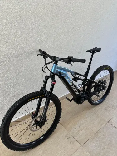 Oggi Razzo Pro T-130 Eagle 70 12V - Lyrik + SRAM T-Type + XT 4P - Apenas 250km