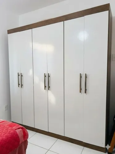 Vendo guarda-roupa no valor de  650 reais com entrega e montagem 